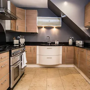 Apartment 31 Queens Terrace
