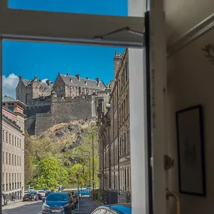 Victorian Elegance With Stunning Castle View Edinburgh