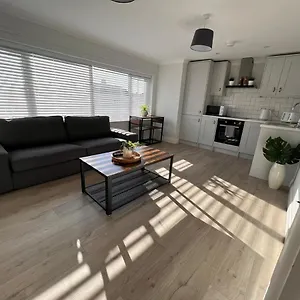 Apartment Great For Contractors- Free Parking